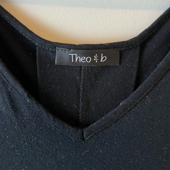 Theo & B V-Neck Black Tee with Vented Back, Size 1X - Picture 2 of 4